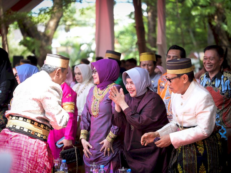 Ketua TP PKK Kota Makassar Indira Yusuf Ismail menghadiri acara peringatan Hari Jadi Kabupaten Gowa yang ke-703, di Halaman Kantor Bupati Gowa, Jumat (17/11/2023).