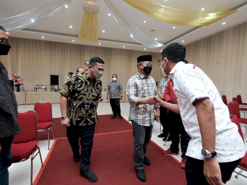 Wagub Gowa Abd Rauf Malaganni menyapa panitia Pra Porprov XVII. (Foto: Ist)