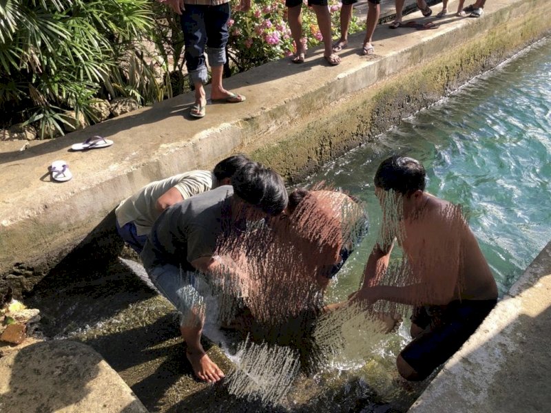 Korban tenggelam dievakuasi. (Foto: Ist)