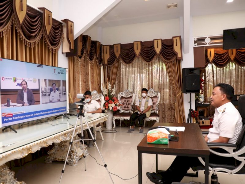 Bupati Bantaeng Ilham Azikin melakukan meeting zoom bersama Mendagri. (Foto: Ist)