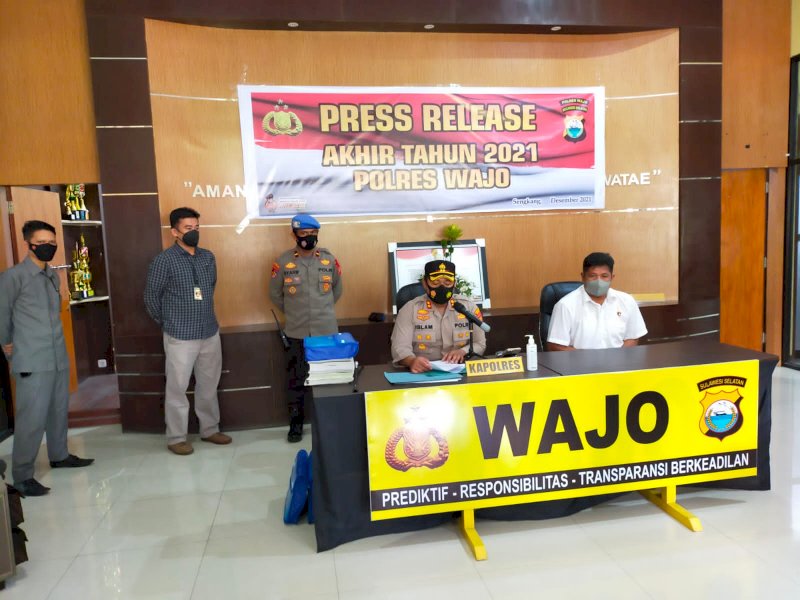 Kapolres Wajo memberikan konferensi pers. (Foto: Ist)