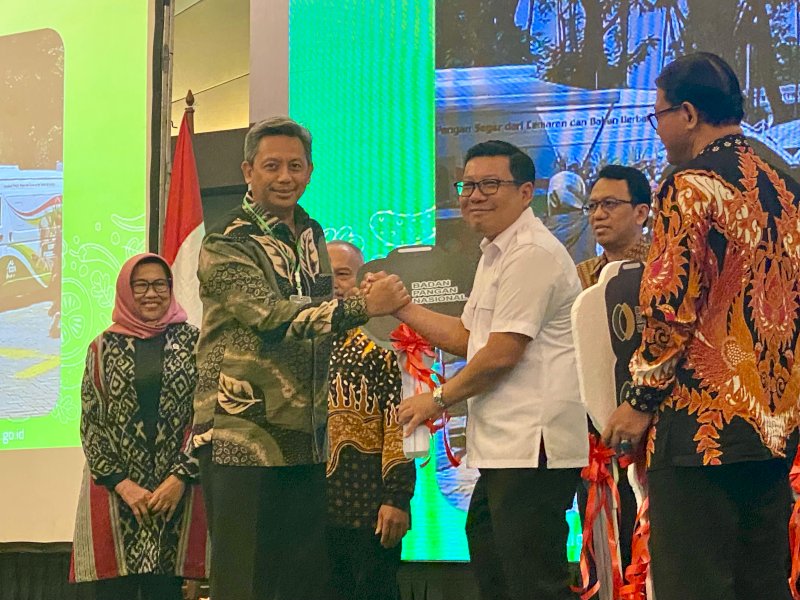 Bapanas Serahkan Mobil Laboratorium Keliling Untuk Pemprov Sulsel