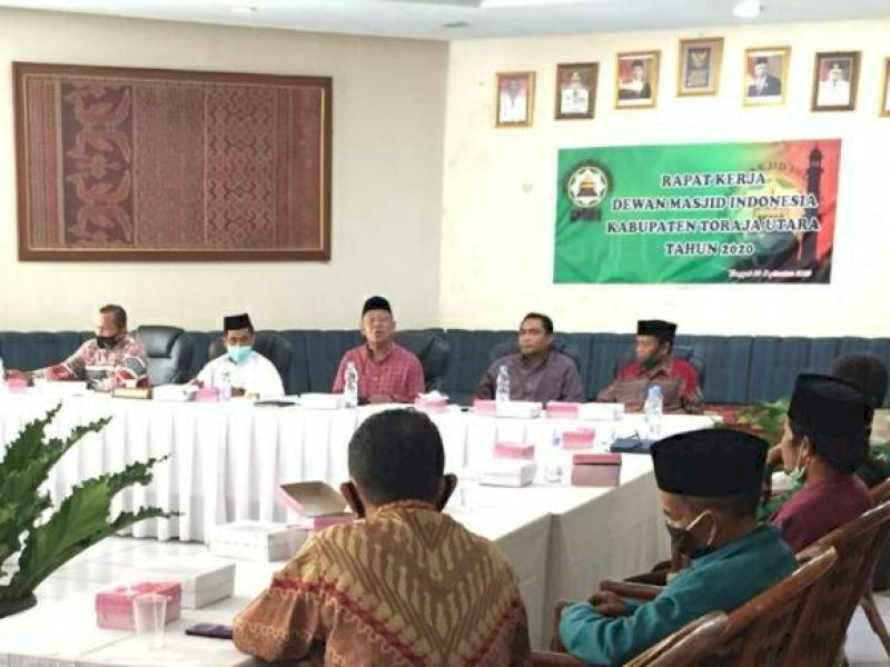 Rapat Kerja Dewan Masjid Indonesia (DMI) Torut tahun 2020 di Marante, Minggu (20/9/2020).