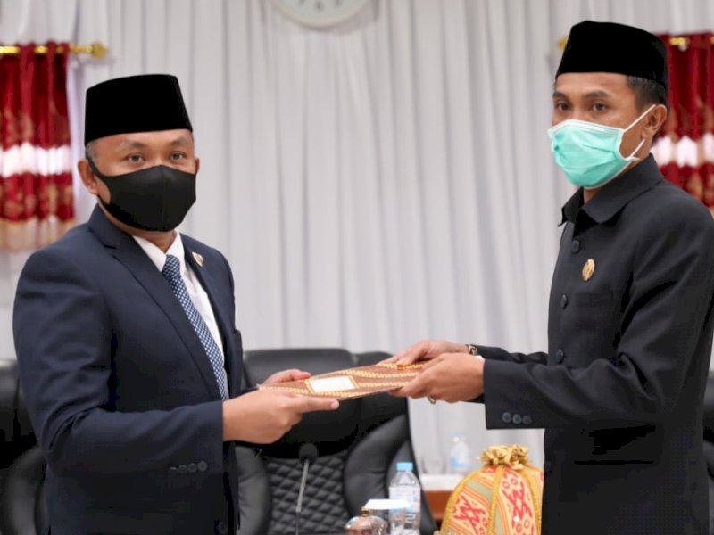 Penyerahan persetujuan APBD Perubahan
