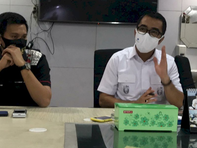 Jubir Banggar, Mario David (kanan) dan Wakil Ketua DPRD Makassar, Andi Nurdhaldin (kiri). 