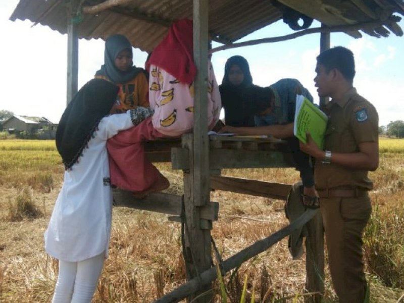 Aswar, Guru SMPN 9 Bulukumba. 