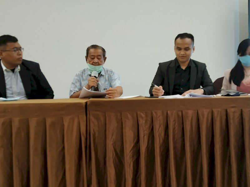H Mukti Rachim bersama Kuasa Hukumnya Adyatma. 