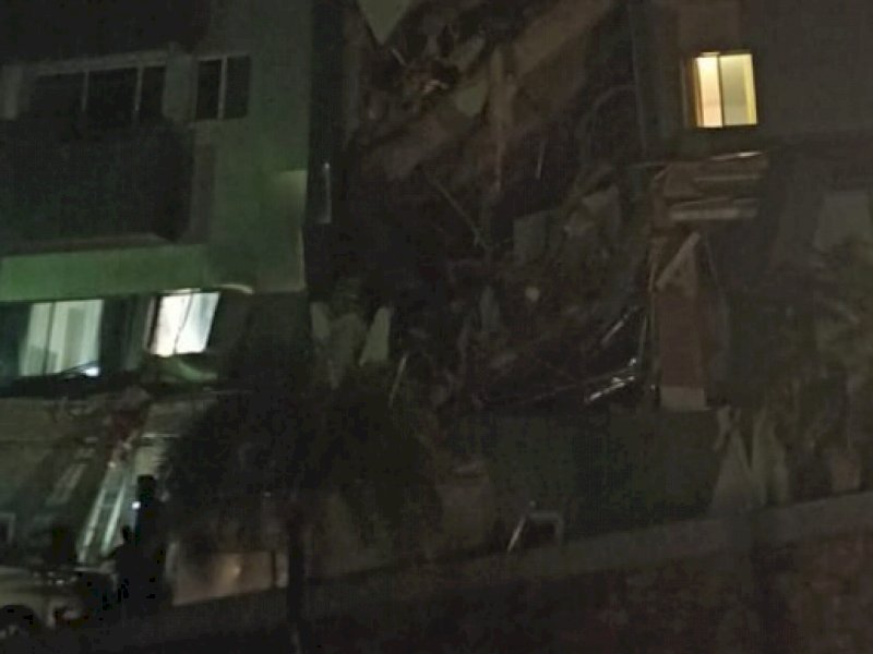 Salah satu bangunan yang rusak parah akibat gempa di Sulbar. 