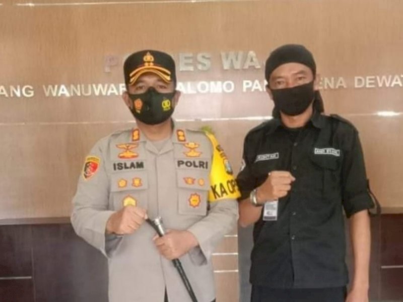 Andi Syahril, Ketua Dewan Pengurus Wilayah Lembaga Komunitas Anti Korupsi (DPW L-Kontak) Sulsel usai melapor ke Polres Wajo. 