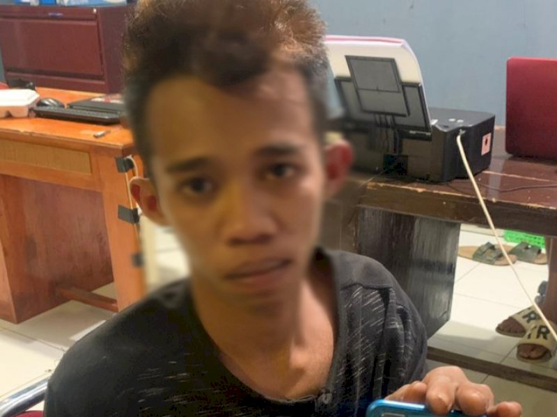 Pelaku pencuri HP di Bulukumba saat diamankan polisi. 