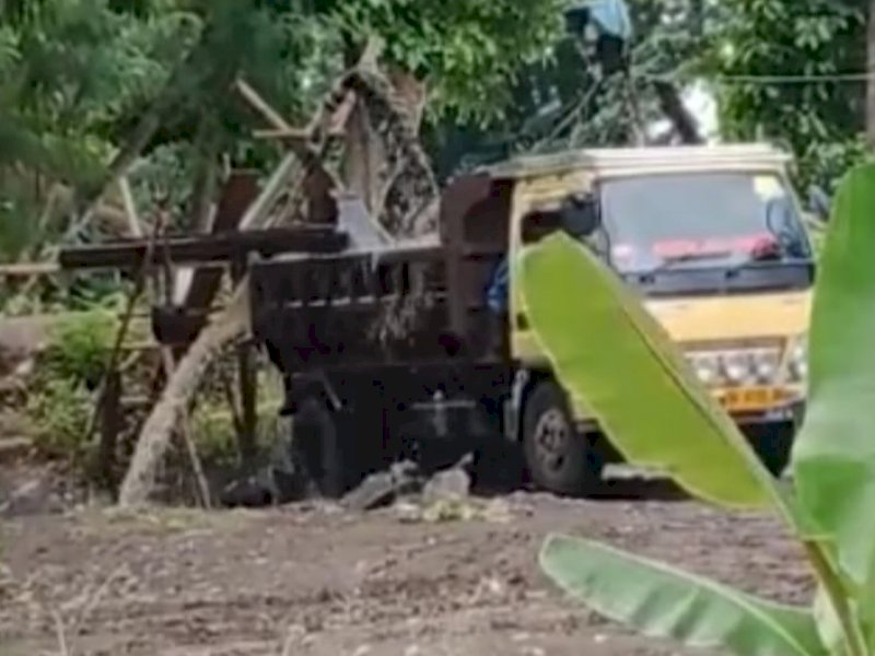 Aktivitas tambang pasir di Wajo. 