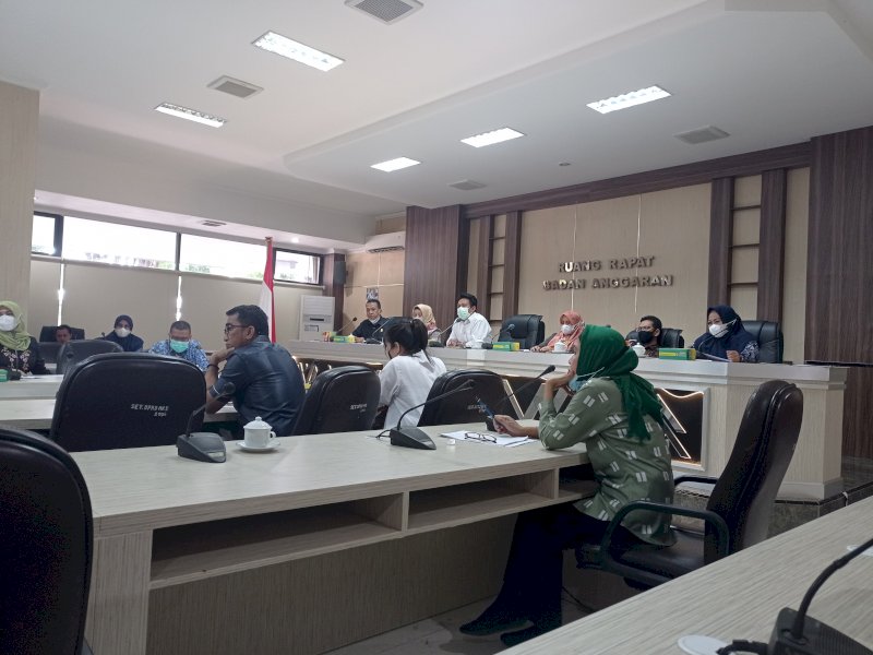 RDP Komisi B bersama pensiunan PDAM dan PT Asuransi Bumi Putra. 