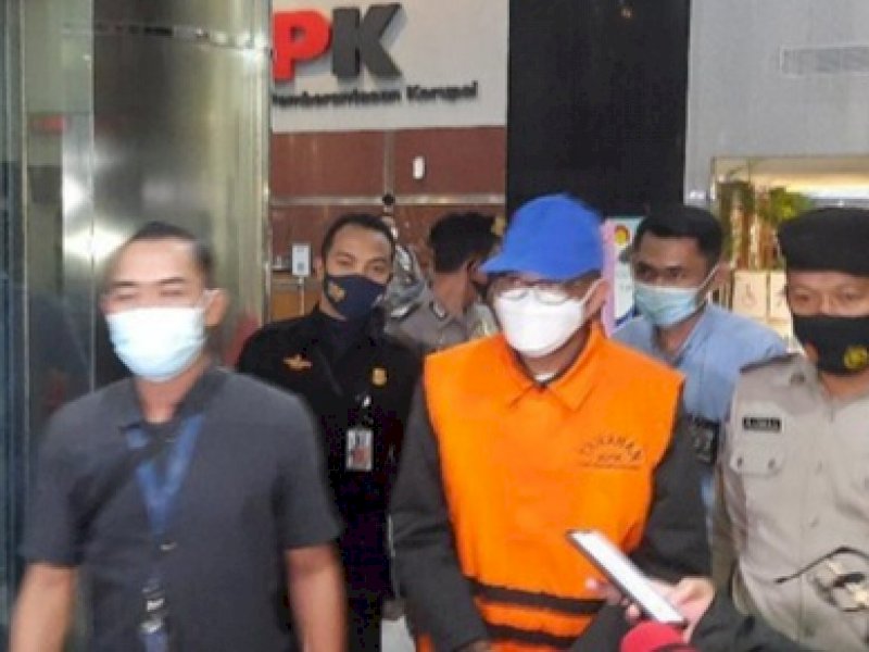 Gubernur Sulsel Nurdin Abdullah saat menuju ke Rutan KPK usai ditetapkan tersangka. 