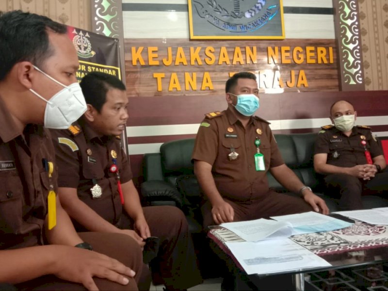 Kepala Seksi Intelijen Kejari Tator Ariel D Pasangkin memberi keterangan, Kamis (4/3/2021).