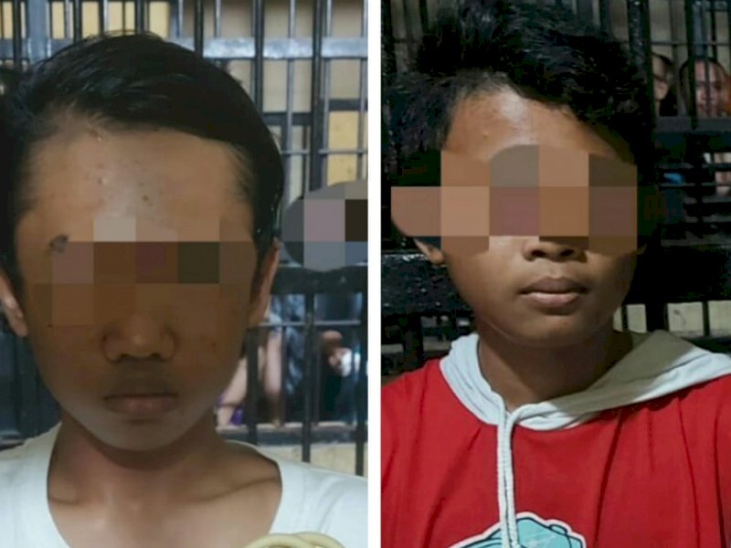 Dua remaja pelaku tawuran saat diamankan. 