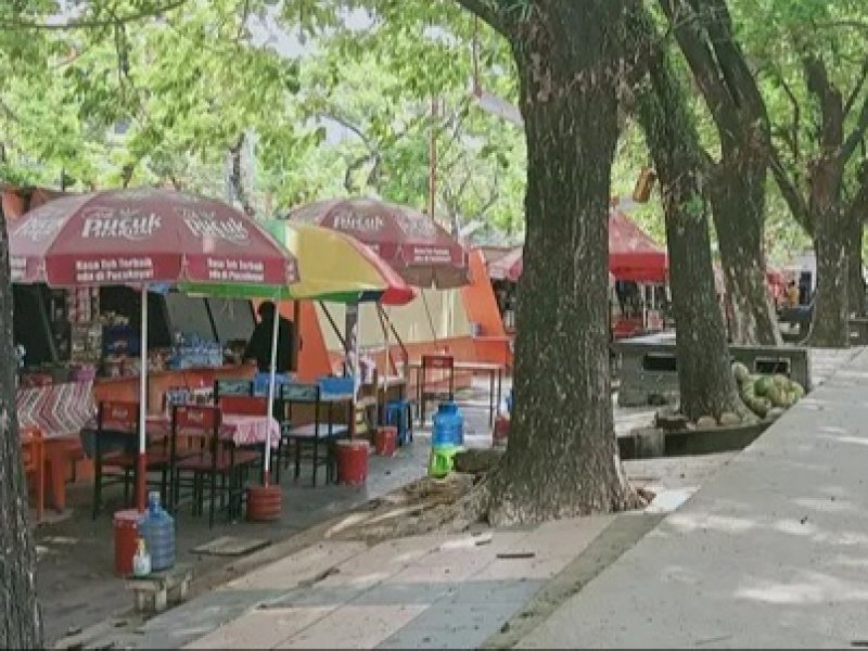 Kawasan kuliner Kanrerong Karebosi. 