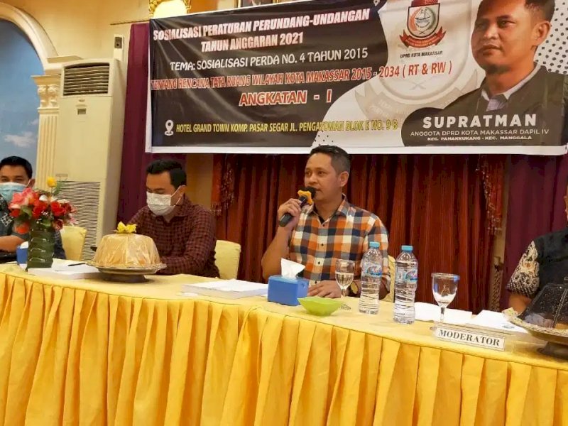 Legislator Makassar Supratman saat Sosper RT-RW. 