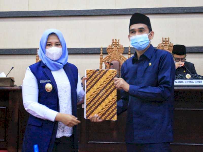 Wakil Walikota Makassar Fatmawati Rusdi bersama Ketua DPRD Makassar Rudianto Lallo dalam Penandatanganan Nota Kesepakatan bersama terhadap rancangan awal RPJMD 2021-2026 (ist) 