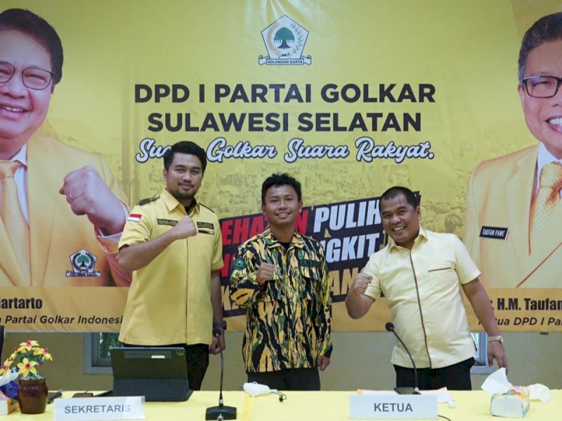 Fhirebert Utama bersama Ketua AMPG Sulsel Rahman Pina dan Sekretaris Zulham Arief. 
