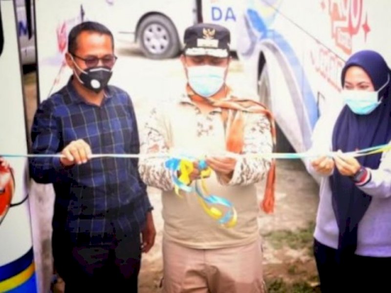 Wagub Sulsel saat meluncurkan Bus Damri. 