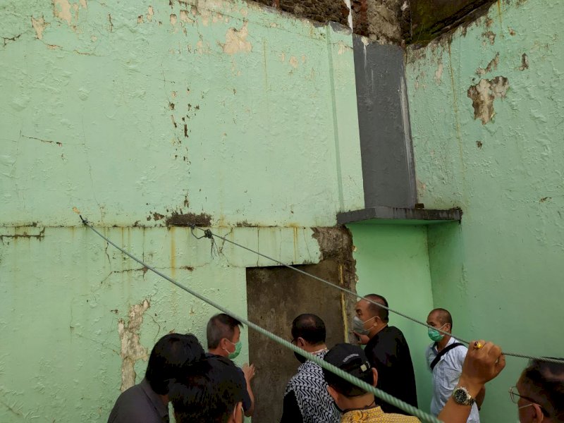 Bangunan Ruko lantai 3 di Jalan Buru Makassar. 