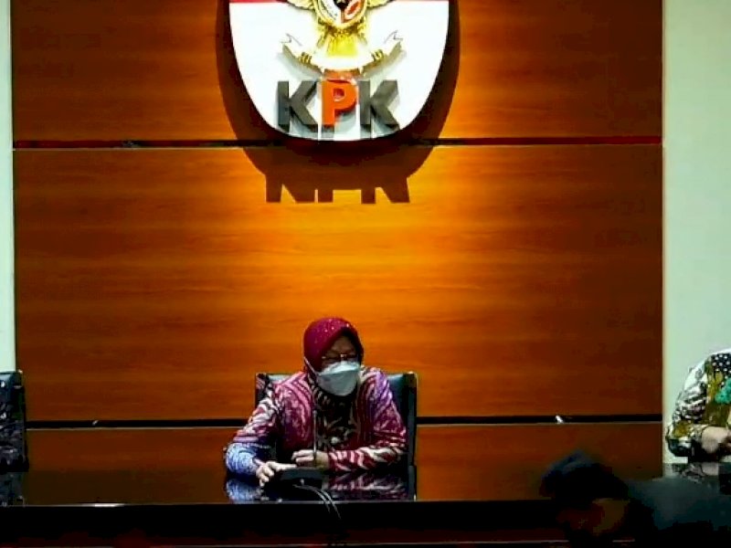 Menteri Sosial Tri Rismaharini saat mendatangi Kantor KPK, Jumat (30/4/2021). (Int) 
