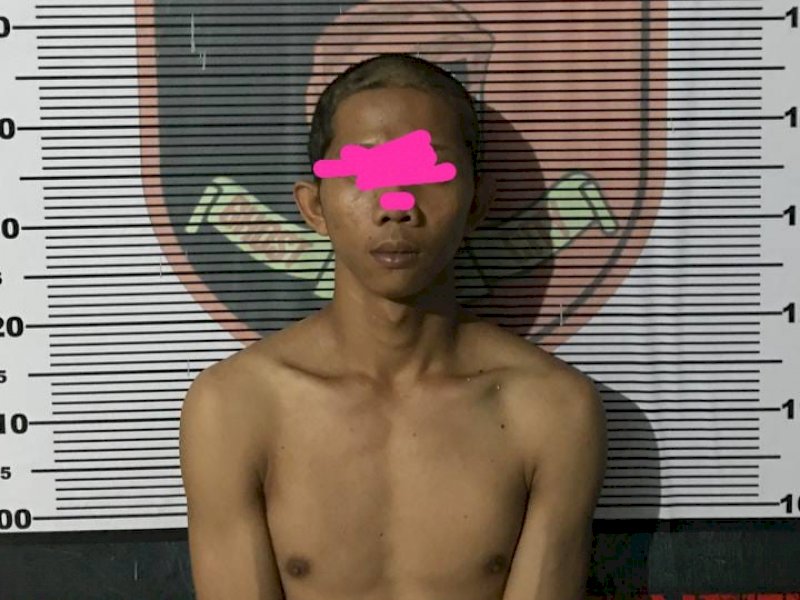 Pelaku pemerkosaan terhadap kekasihnya saat diamankan Polres Bantaeng. 