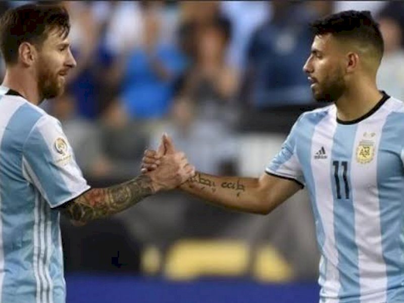 Lionel Messi dan Sergio Aguero bakal berduet di Barcelona. 