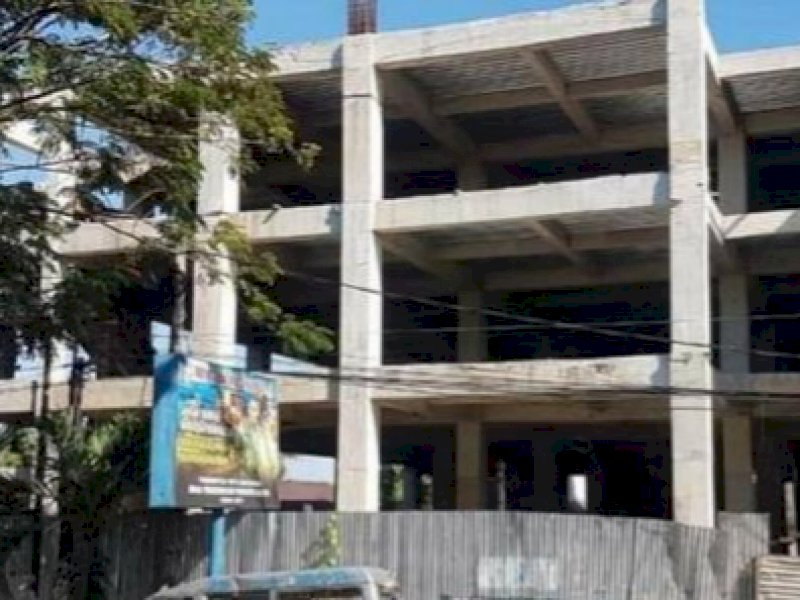 Bangunan RS Batua yang mangkrak sejak 2 tahun lalu. 
