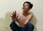 Selipkan Busur di Sela-sela Perut, Pria Bertatto Ini Diamankan Polisi