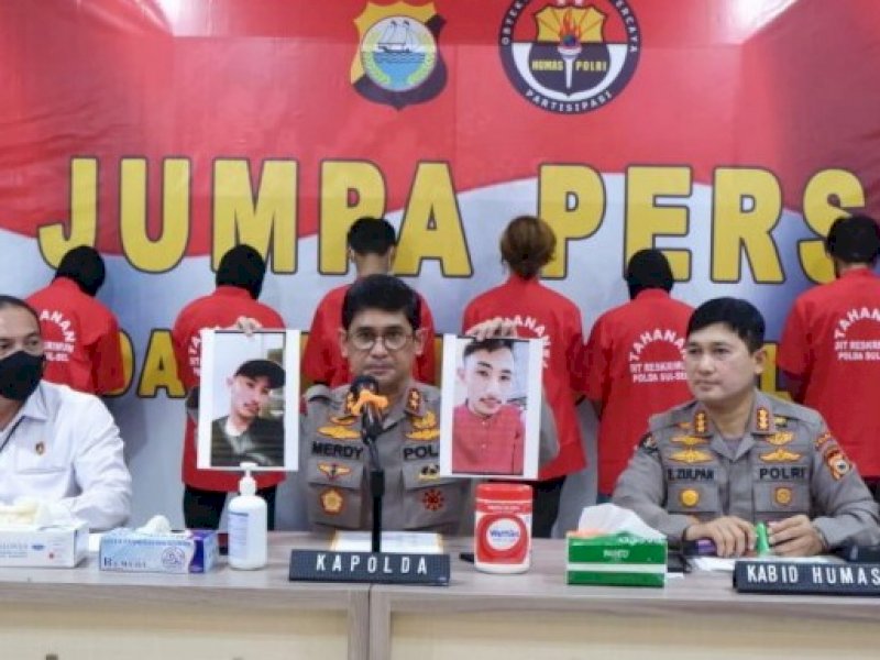 Kapolda Sulsel Irjen Pol Merdisyam memberi keterangan soal penemuan mayat terbakar di Maros. 