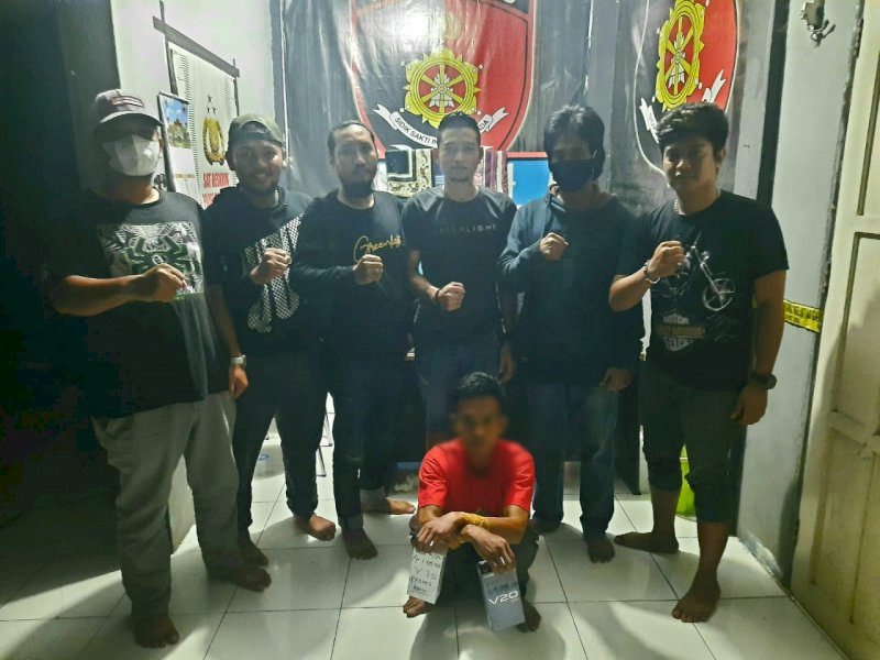 Pencuri HP di Bulukumba saat diamankan. 