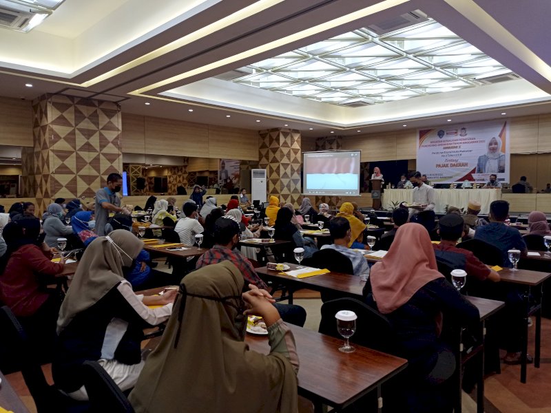 Legislator Irmawati Sila saat menggelar Sosialisasi Perda. 