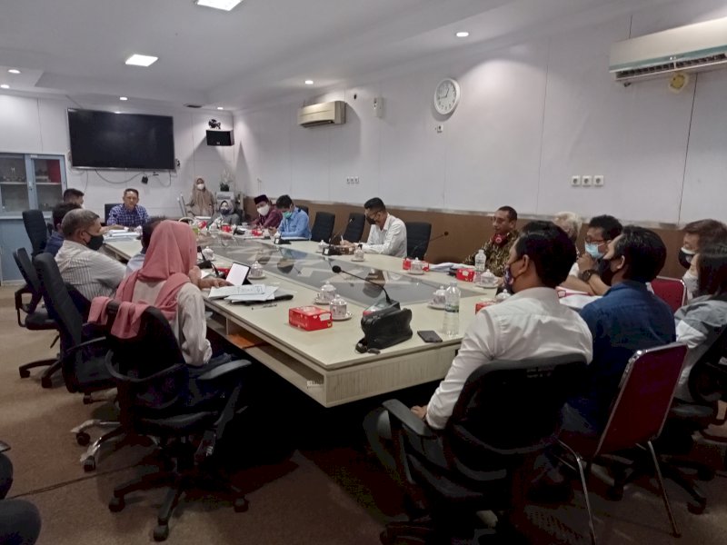 Komisi A DPRD Makassar saat menggelar RDP terkait Ruko Lantai 3 di Jalan Buru. 