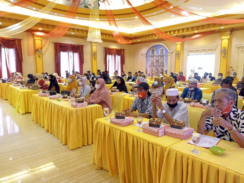 Kasrudi saat menggelar Sosialisasi Perda No. 7 Tahun 2015 tentang Bantuan Hukum. 