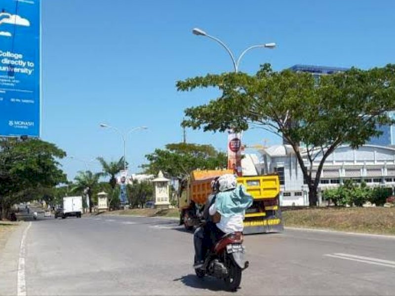 Jalan Metro Tanjung Bunga. (INT) 