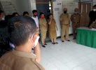 Gaya Ombas Sidak di Sesean,&nbsp;Cek Absen hingga Disiplin Pegawai