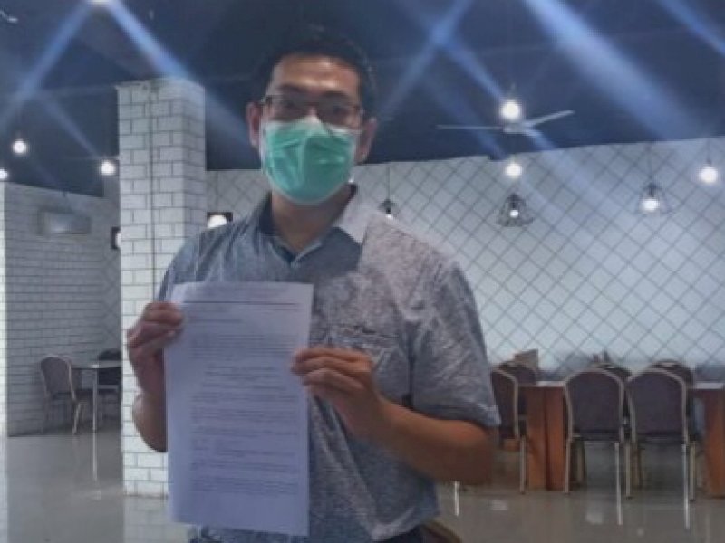Hendra Kusuma, pemilik salah satu ruko di Jalan Perintis Kemerdekaan, Makassar. 