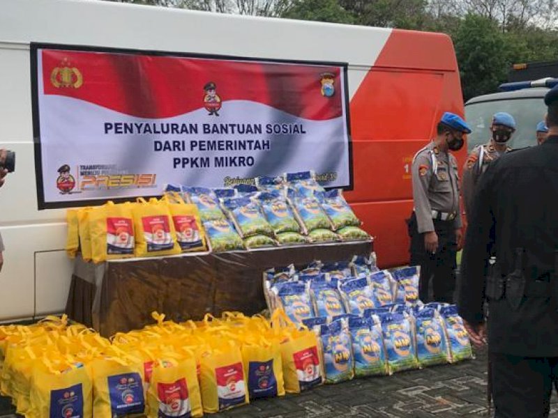 Paket Bansos untuk masyarakat terdampak PPKM Mikro. 