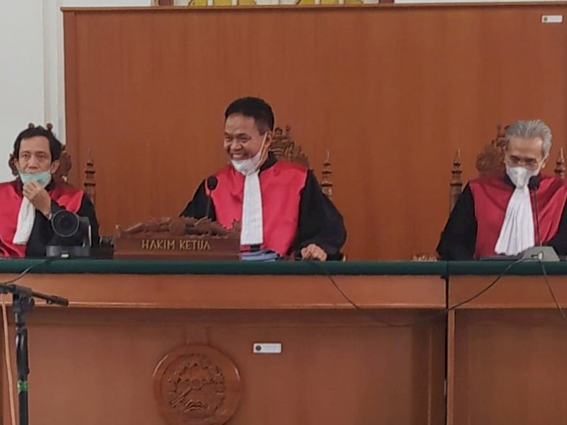 Majelis Hakim perkara suap Agung Sucipto. 