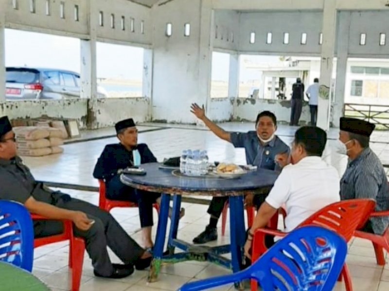 Pansus II DPRD Wajo melakukan kunjungan kerja ke PPI Bangsalae guna membahas optimalisasi PPI menjadi destinasi wisata (ist/win)