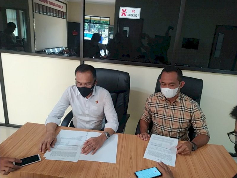 Direktur Direktorat Kriminal Khusus Polda Sulsel KombesPol Widoni Fedri didampingi Kasubdit III Tipikor, Kompol Fadli (ist)