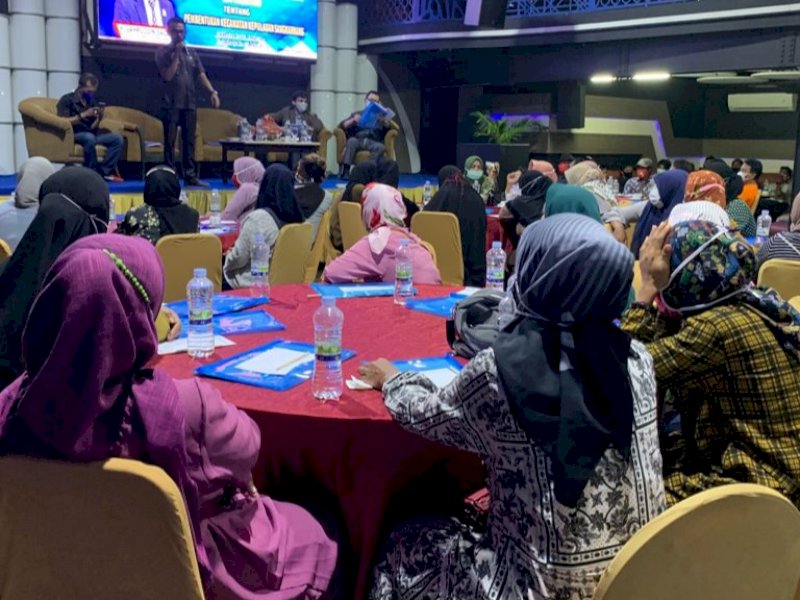 Sahruddin Said saat menggelar Sosper Pembentukan Kecamatan Kepulauan Sangkarrang. 
