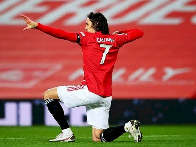 Edinson Cavani dikabarkan hendak menanggalkan nomer 7 di Manchester United, kabarnya Cavani sudah melakukan negosiasi dengan Barcelona (int)