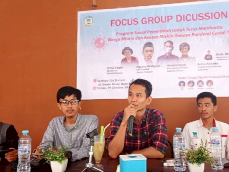 Ketua Karang Taruna Sulsel Harmansyah saat menjadi narasumber FGD yang digelar KAMMI Makassar di Warkop Sija Bontomene, Selasa (19/10/2021).