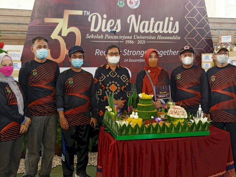 Wakil Bupati Luwu Utara, Suaib Mansur, menghadiri Dies Natalis Ke-35 Sekolah Pascaserjana Universitas Hasanuddin (Unhas), Jumat (24/12/2021)