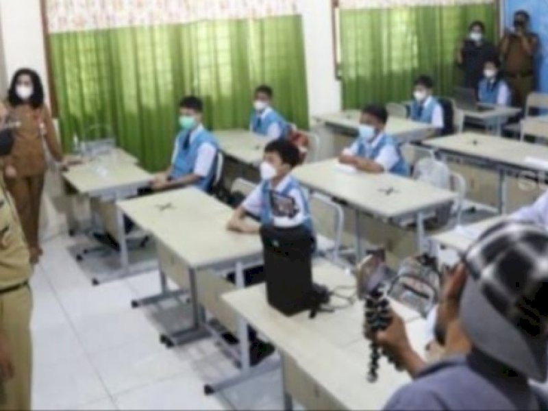 Beda Pendapat Anggota DPRD Soal Makassar Harus Belajar Daring Lagi