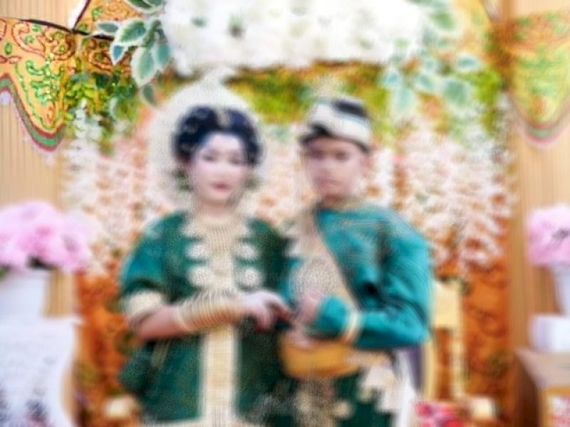 Sepasang pengantin remaja di Wajo yang viral.