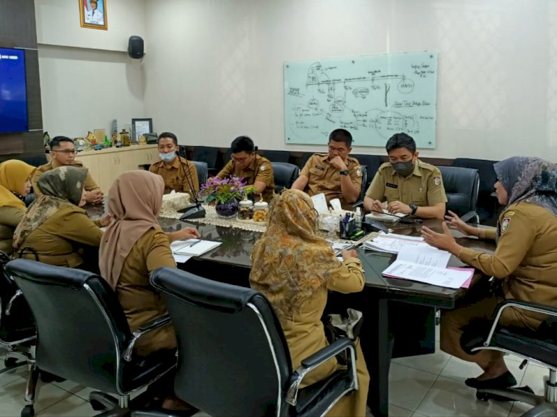 Kepala Dinas PU Makassar Zuhelsi Zubir menyambut pejabat baru Senin (06/06/2022).