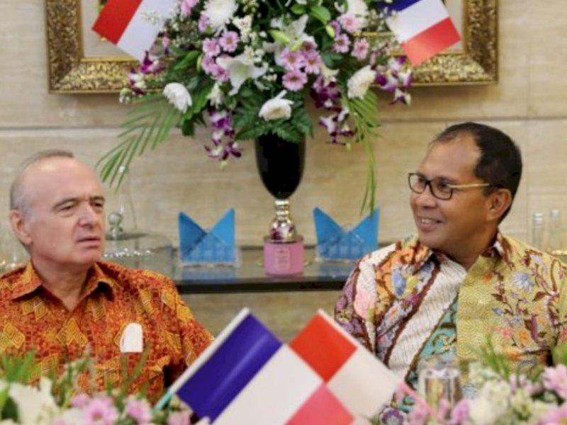 Wali Kota Makassar Ramdhan 'Danny' Pomanto menjamu Duta Besar Perancis Olivier Chambard, di kediaman pribadinya Jalan Amirullah Makassar, Kamis (23/6/2022) malam. 
